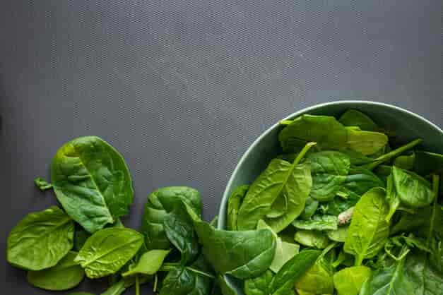 Le fonti di calcio nella dieta vegana: le verdure come gli spinaci